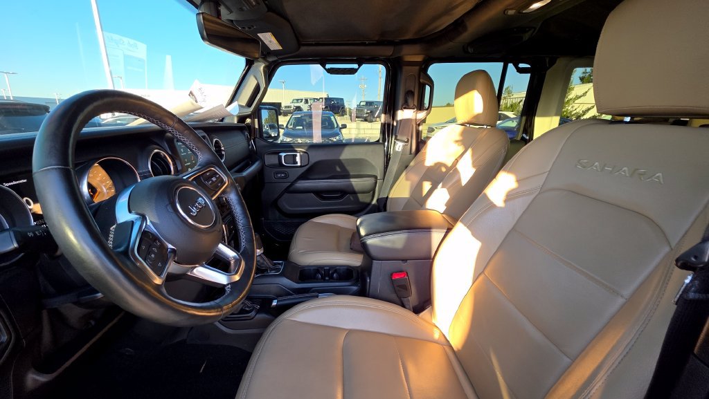 Used 2018 Jeep Wrangler Unlimited Sahara w/ Uconnect 4C Nav & Sound Group AWD/4WD image 11