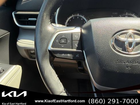 Used 2023 Toyota Highlander XLE AWD/4WD image 33