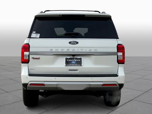 Used 2024 Ford Expedition XLT RWD image 4