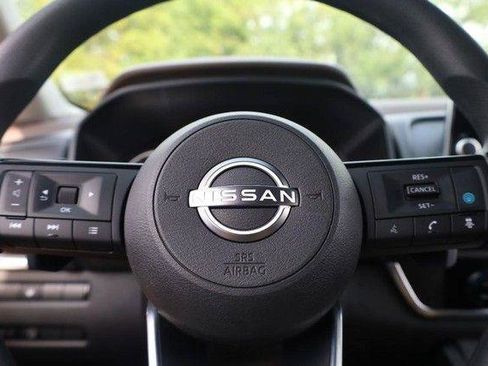 Used 2023 Nissan Rogue SV AWD/4WD image 9