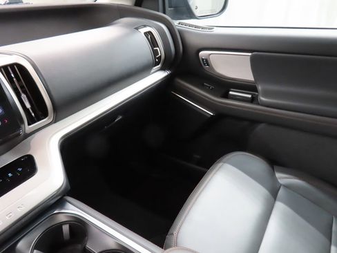 Used 2025 Ford Expedition Active AWD/4WD image 29