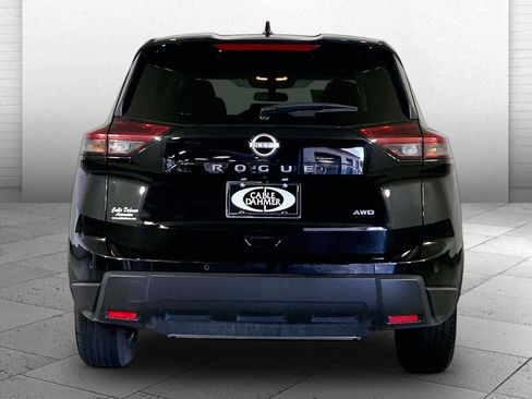 Used 2025 Nissan Rogue SV AWD/4WD image 3