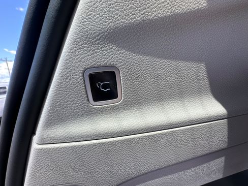Used 2020 Chrysler Pacifica Touring-L Plus FWD image 7