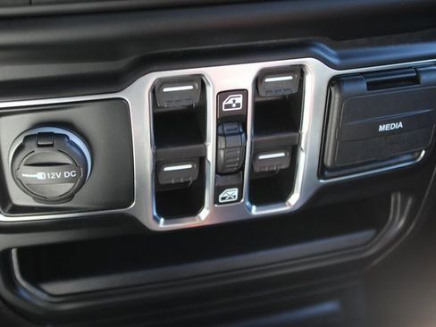 Used 2021 Jeep Wrangler Unlimited Sahara w/ Dual Top Group image 10