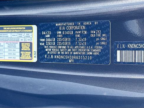 Used 2024 Kia Carnival EX FWD image 33