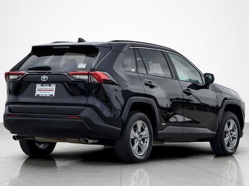 Certified 2022 Toyota RAV4 LE AWD/4WD image 5