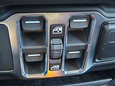 New 2026 Jeep Gladiator Sport image 13