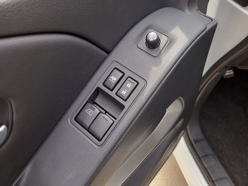 Certified 2025 Nissan Frontier SV image 13