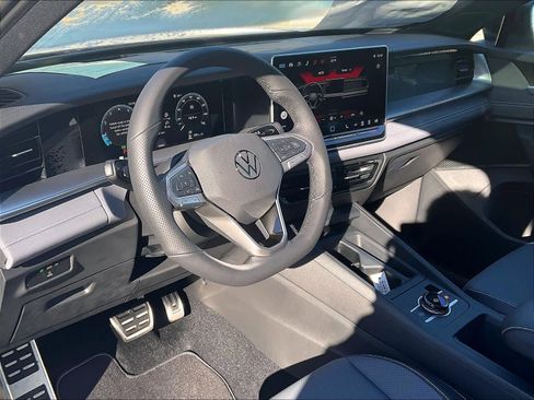 New 2026 Volkswagen Tiguan SE R-Line image 9