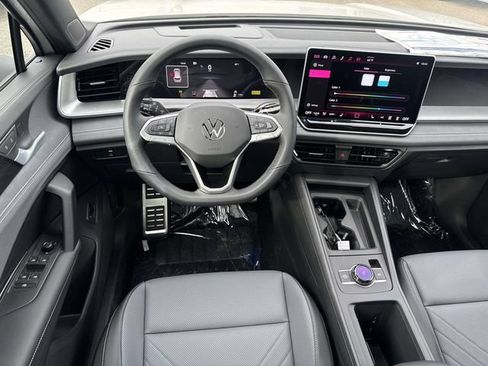 New 2026 Volkswagen Tiguan SE R-Line FWD image 7