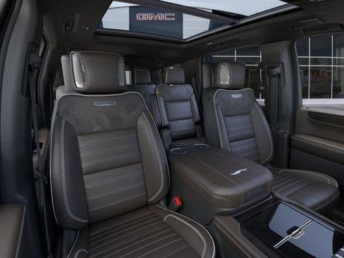 New 2026 GMC Yukon Denali Ultimate w/ LPO, Floor Liner Package AWD/4WD image 16