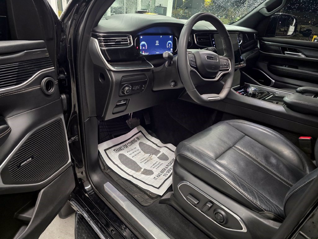 Used 2023 Jeep Wagoneer 4WD w/ Convenience Group I image 18