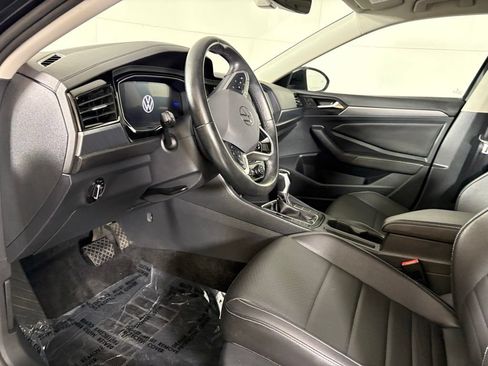 Used 2024 Volkswagen Jetta SE FWD image 25