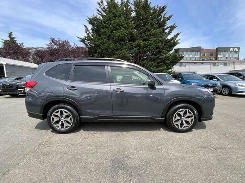 Certified 2023 Subaru Forester Premium AWD/4WD image 10