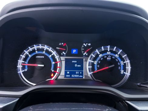 Used 2018 Toyota 4Runner SR5 AWD/4WD image 29