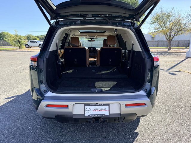 Used 2023 Nissan Pathfinder Platinum AWD/4WD image 12