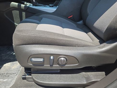 Used 2025 Chevrolet Blazer LT FWD image 23