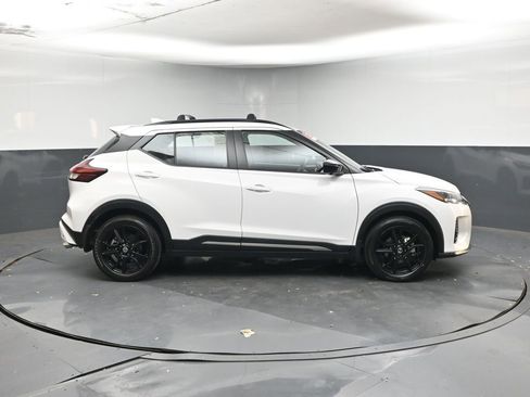 Used 2021 Nissan Kicks SR w/ SR Premium Package image 6