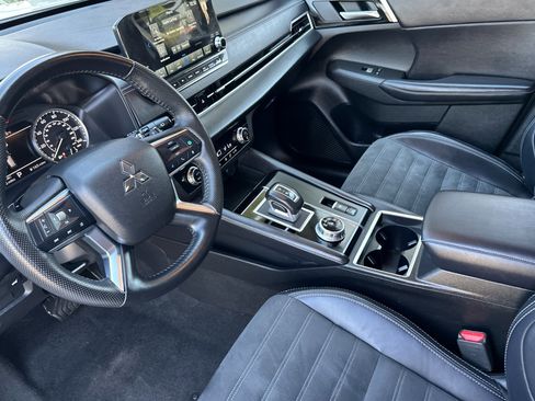 Used 2024 Mitsubishi Outlander SE image 11