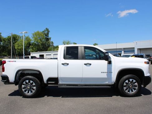 Used 2025 Chevrolet Silverado 2500 Custom w/ Custom Value Package AWD/4WD image 11