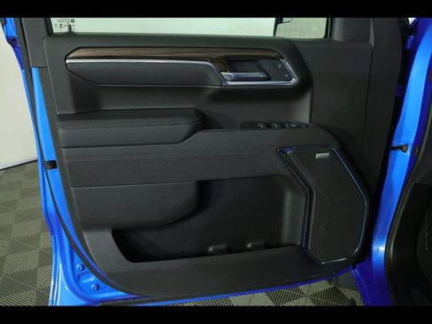 Used 2025 Chevrolet Silverado 1500 LT Trail Boss w/ Convenience Package II AWD/4WD image 28