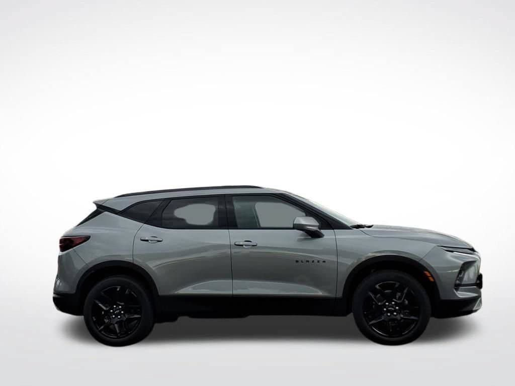 New 2026 Chevrolet Blazer LT w/ Convenience Package FWD image 2