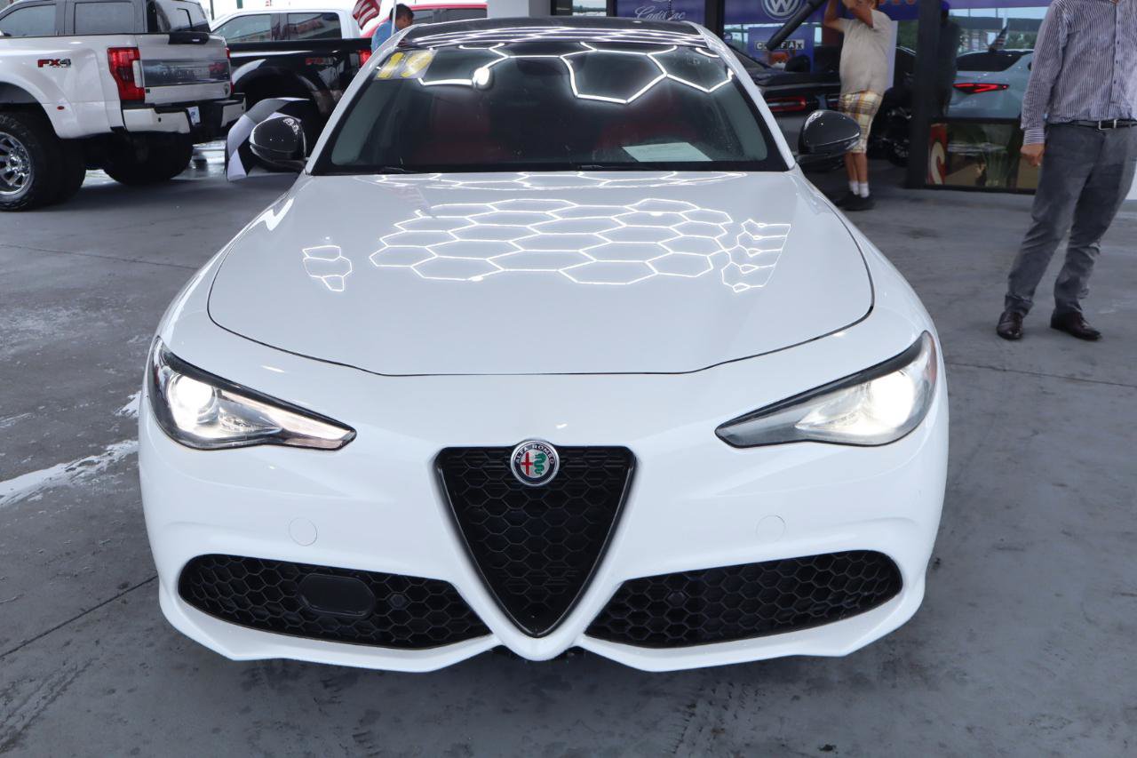 Used 2019 Alfa Romeo Giulia w/ Quick Order Package 22K Sport RWD image 13