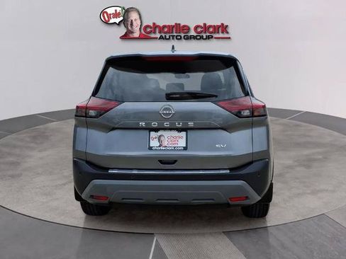 Certified 2022 Nissan Rogue SV FWD image 4