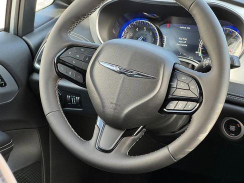 New 2026 Chrysler Pacifica Limited image 11