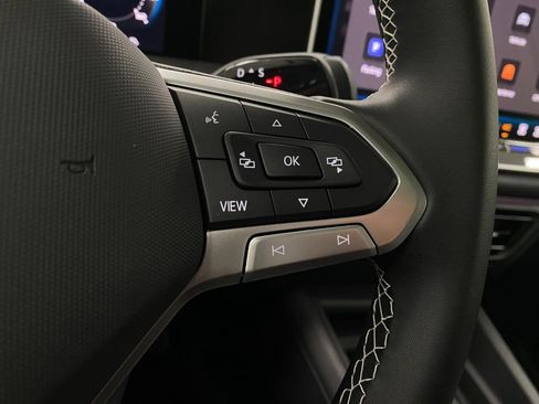 New 2025 Volkswagen Tiguan SE image 17