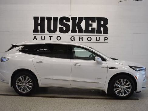 Used 2024 Buick Enclave Avenir w/ Avenir Technology Package AWD/4WD image 2