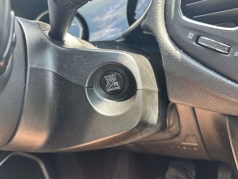 Used 2019 Jeep Compass Latitude w/ Cold Weather Group AWD/4WD image 30