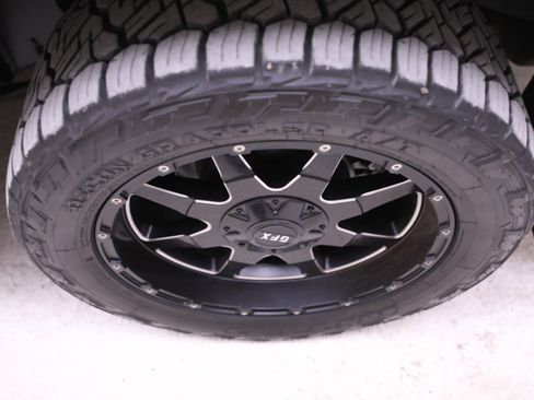 Used 2013 Lexus LX 570 4WD w/ Preferred Accessory Pkg image 29