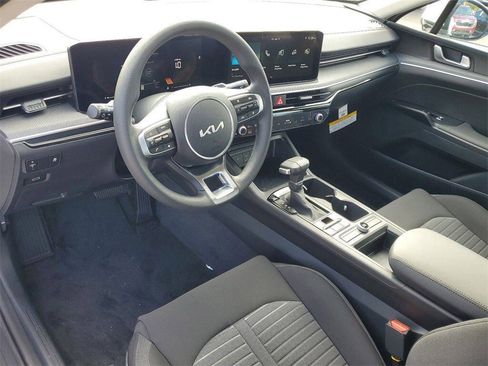 New 2025 Kia K5 LXS image 9