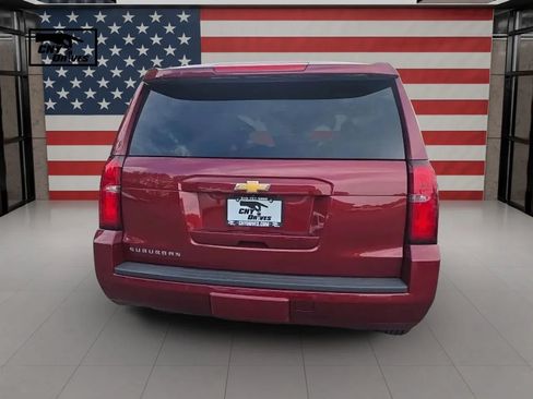 Used 2019 Chevrolet Suburban LT w/ Luxury Package AWD/4WD image 6