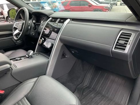 Used 2025 Land Rover Discovery Dynamic SE AWD/4WD image 24