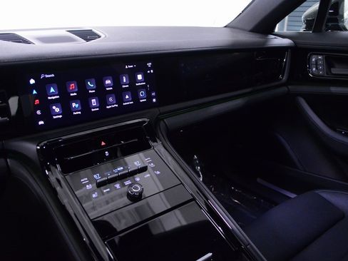 Certified 2025 Porsche Panamera 4 image 27