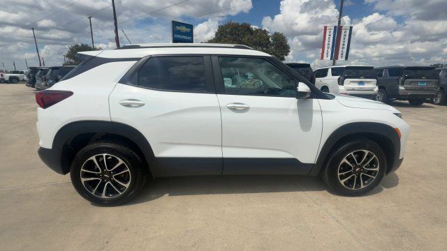 Used 2025 Chevrolet TrailBlazer LT AWD/4WD image 9