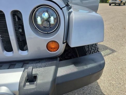 Used 2013 Jeep Wrangler Unlimited Sahara w/ Dual Top Group AWD/4WD image 27