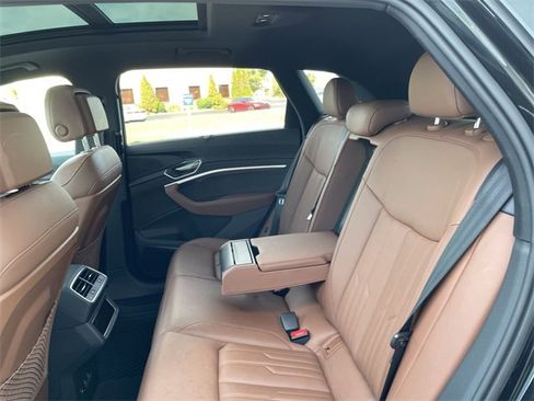 Used 2019 Audi e-tron Prestige image 14