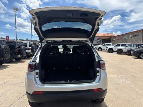 Used 2025 Jeep Compass Limited AWD/4WD image 7
