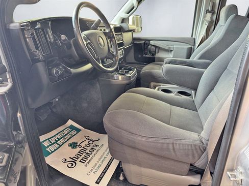 Used 2018 GMC Savana 2500 w/ Enhanced Convenience Package image 12