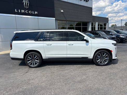 Used 2023 Cadillac Escalade ESV Sport Platinum AWD/4WD image 8