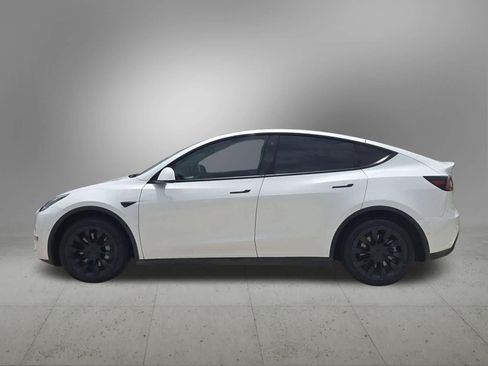 Used 2022 Tesla Model Y Long Range AWD/4WD image 3
