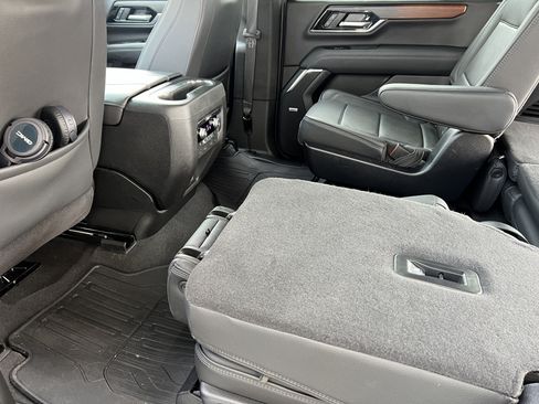 Used 2025 GMC Yukon Denali w/ Denali Reserve Package AWD/4WD image 19