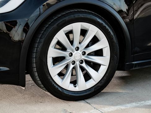 Used 2017 Tesla Model X 75D image 60