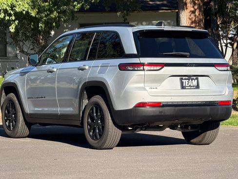 Used 2025 Jeep Grand Cherokee Altitude AWD/4WD image 6