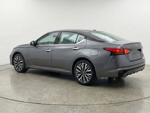 Used 2025 Nissan Altima 2.5 SV FWD image 6