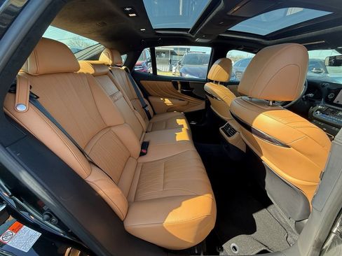 Used 2025 Lexus LS 500 image 21