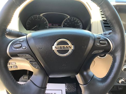 Used 2019 Nissan Pathfinder SL AWD/4WD image 18